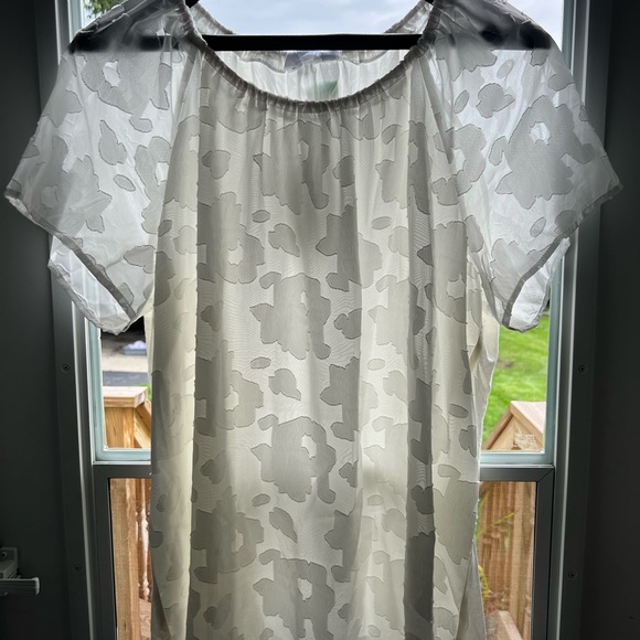 Market & Spruce Ezide mixed materials short sleeve top. Ivory 2x - Picture 8 of 8